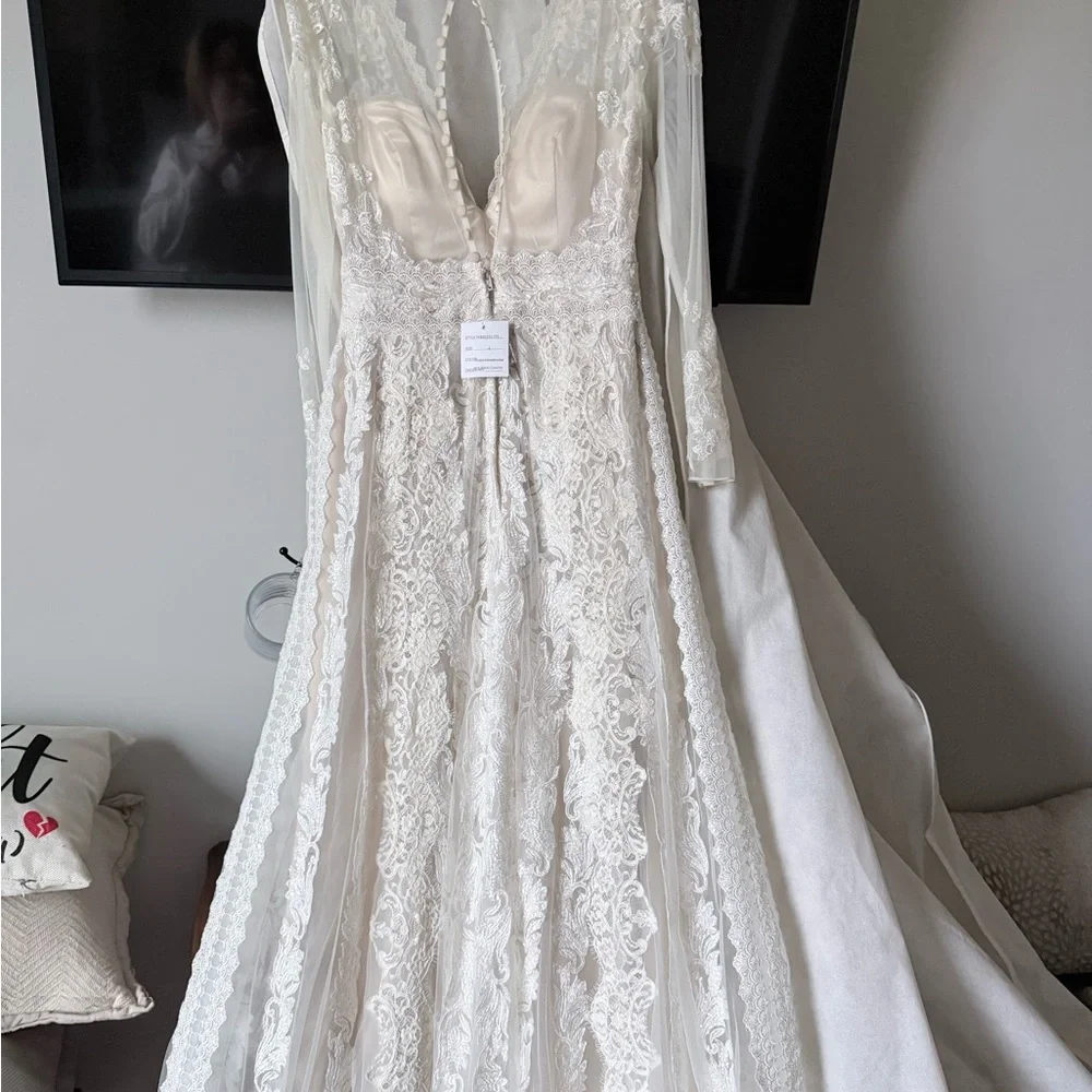 David's Bridal White Lace Wedding Dress - Picture 3 of 5